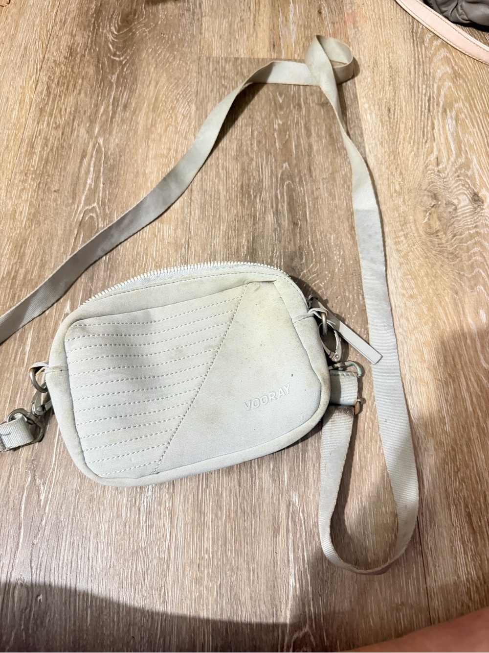 VOORAY Small Crossbody Bag in Light Gray